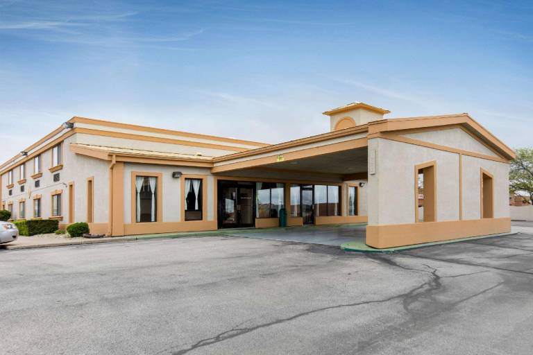 Quality Inn & Suites Bloomington University Area in Bloomington, IL