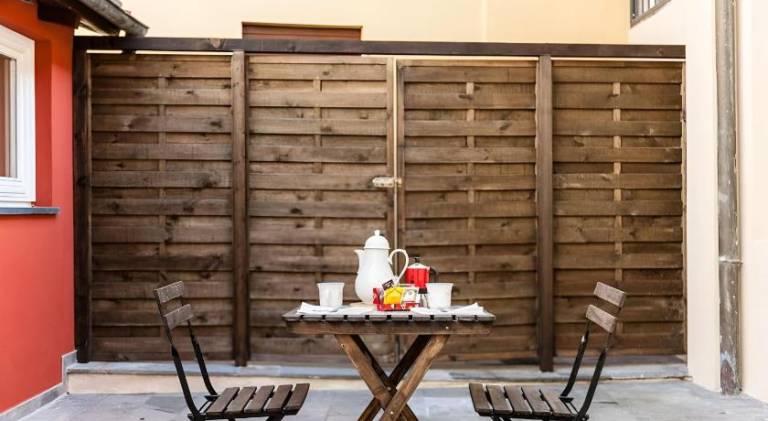 Cortile in centro - Charm Suite Heart of Lucca- 2 SmartTV — photo 4