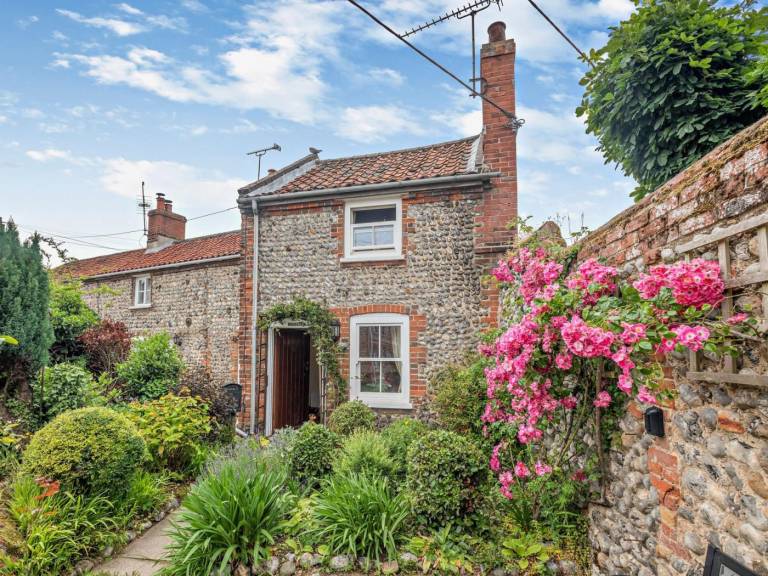 Cottage with yard in Cromer