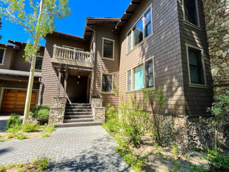 Family-oriented vacation home with patio, sauna & BBQ | Golf view | Ski nearby | Pets allowed — photo 5