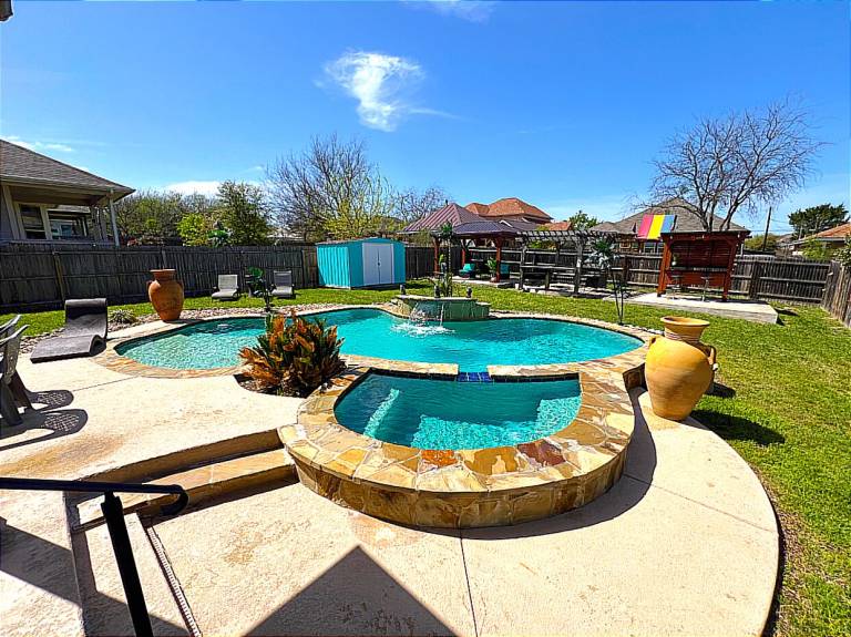 House Lockhill Estates