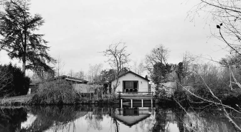 Rustig gelegen chalet Kapeki met tuin aan het water in Turnhout