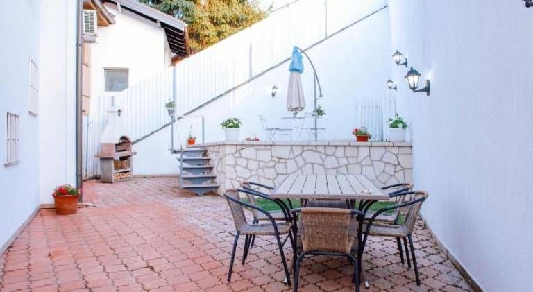 Pleasant rental apartment with yard | Pets allowed — photo 4