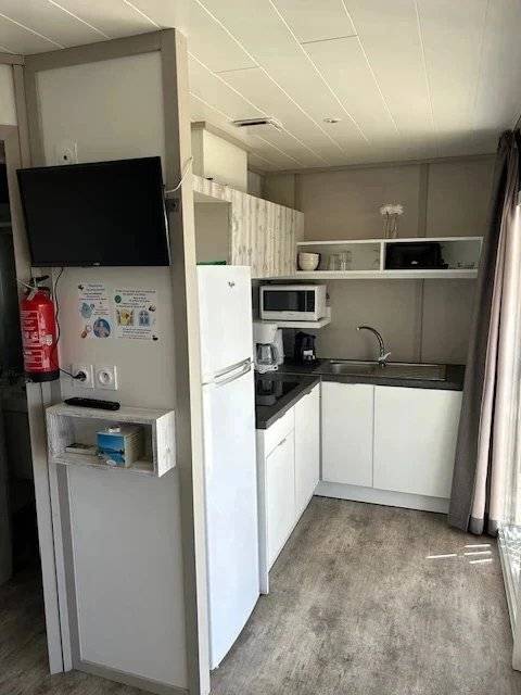 Family-friendly pleasant chalet with hot tub, pool & barbeque | Beach nearby | Dogs allowed — photo 4