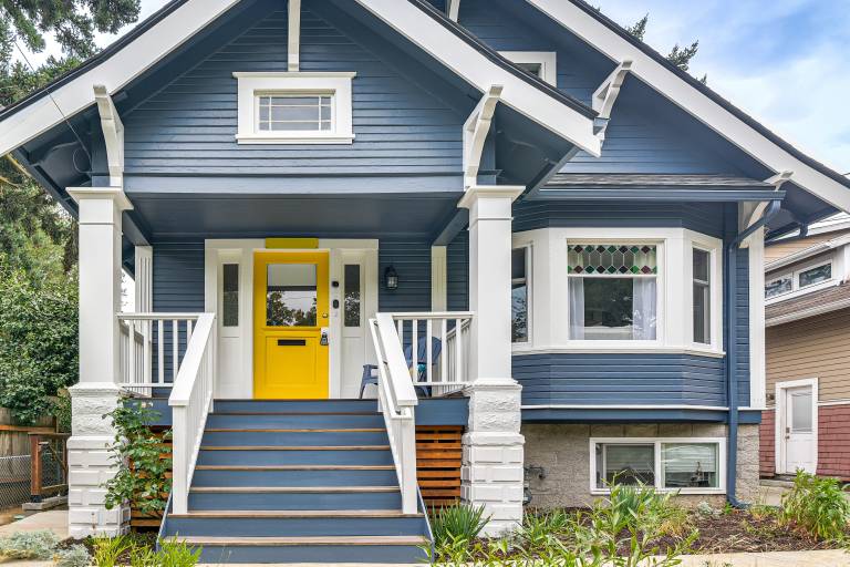 Newly Furnished Alberta Arts Home Extended Stays