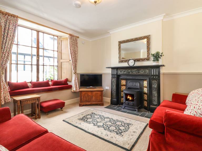 Family-friendly charming cottage with terrace & yard | Pet-friendly in Keswick