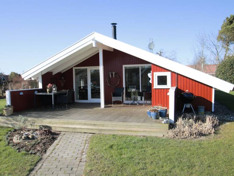 Child-friendly vacation home with sauna & terrace | Next to the beach | Pets allowed in Sønderborg
