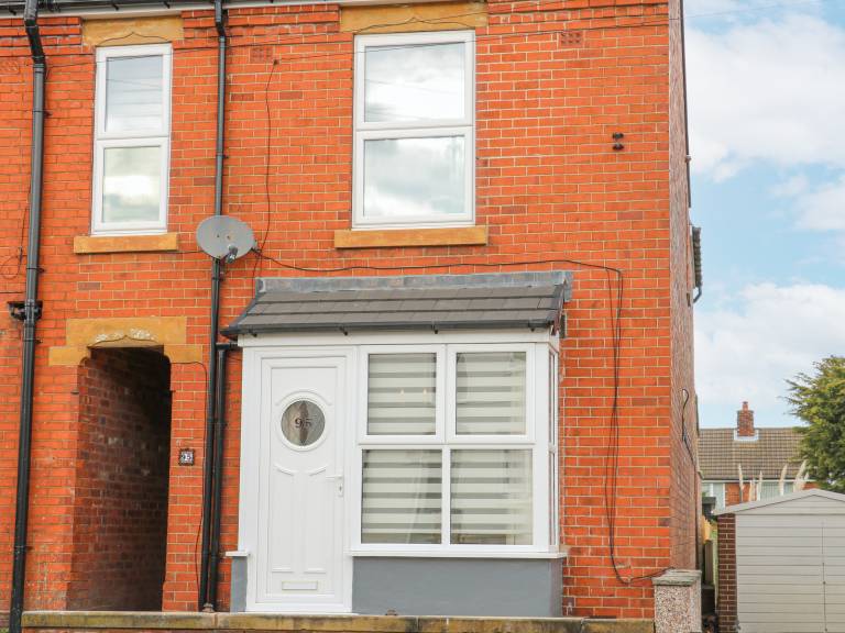 Child-friendly cottage with yard & terrace | Pets allowed — photo 2