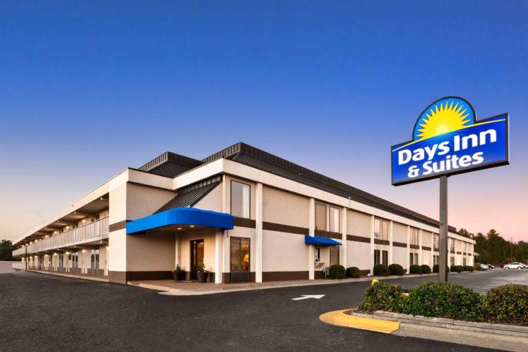 Days Inn & Suites by Wyndham Fayetteville NW Ft Bragg in Fayetteville, NC