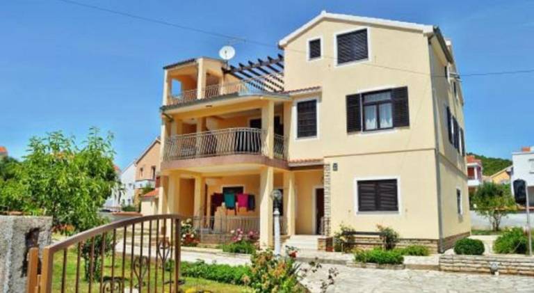 Rental apartment with 3 rooms for 6 persons — photo 3
