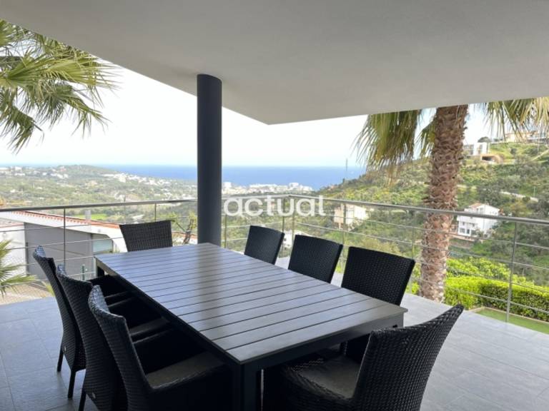 House with barbecue, private pool & yard — photo 3