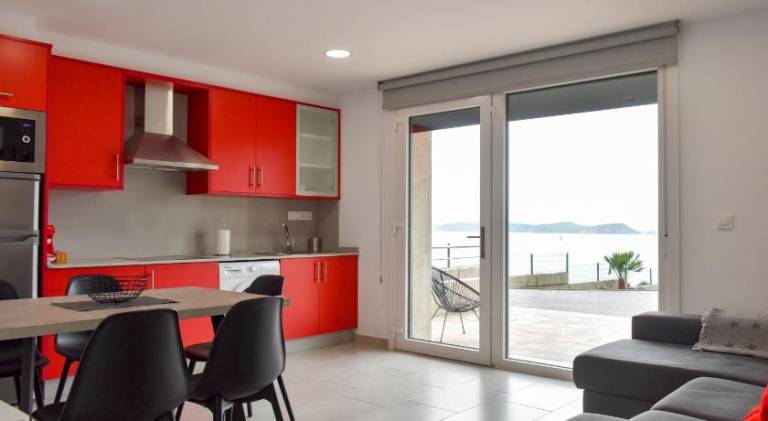 Lovely rental apartment with garden, BBQ & patio | Next to the beach | Pet-friendly — photo 4