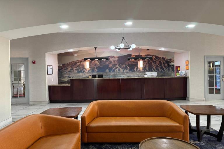 La Quinta Inn & Suites by Wyndham Albuquerque Midtown — photo 5