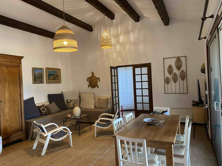 Family-friendly villa with patio & yard | Beach view | Pets allowed — photo 4