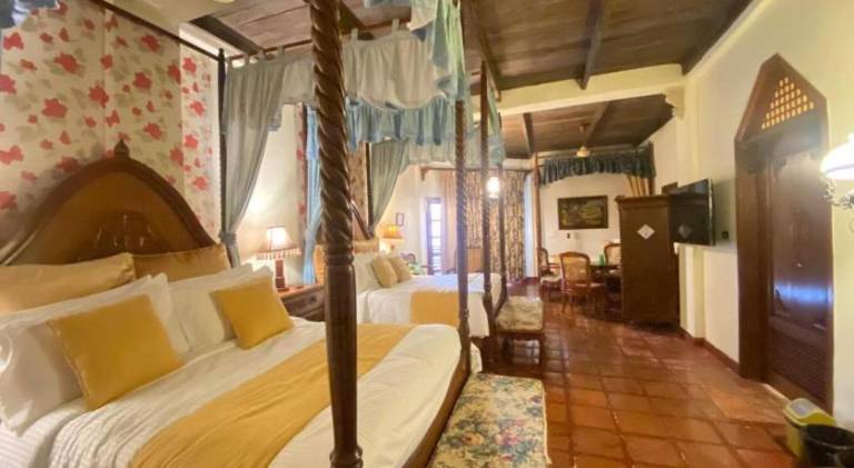 Hotel Tropicana Castle Sabang Mindoro — photo 2