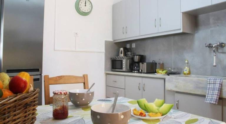 Fully equipped wonderful apartment with patio & yard | Perfect for remote work | Dogs allowed — photo 2