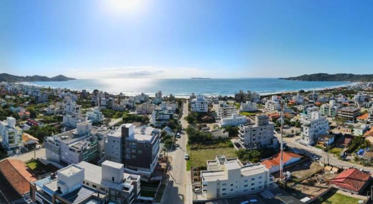 Beautiful serviced apartment with BBQ & terrace | Close to the beach | Perfect for remote work | Dogs allowed in Bombinhas