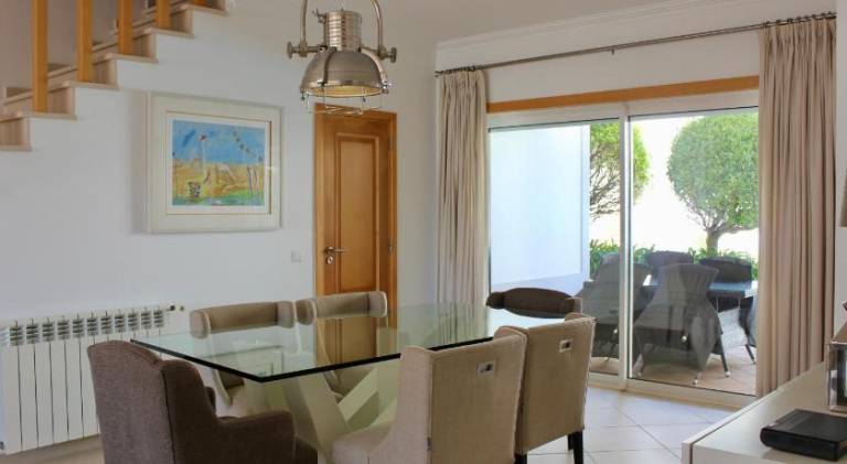 Vacation home with patio, garden & pool in Leiria