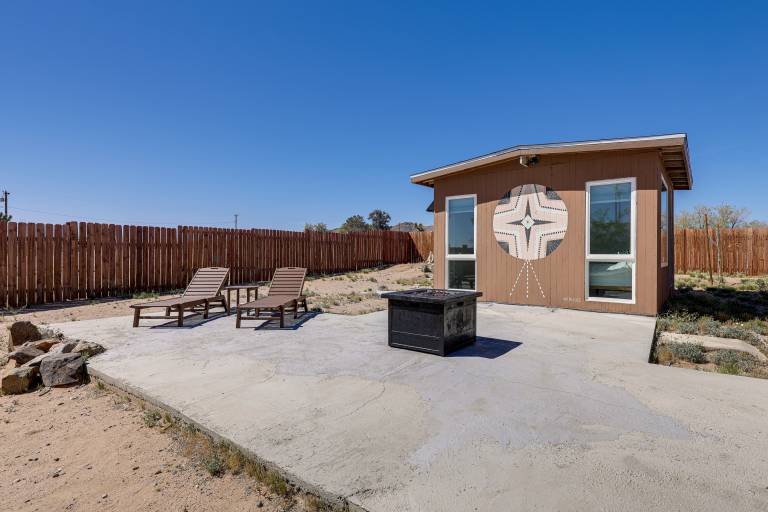Pet-Friendly Desert Retreat w/ Hot Tub in Landers! — photo 3