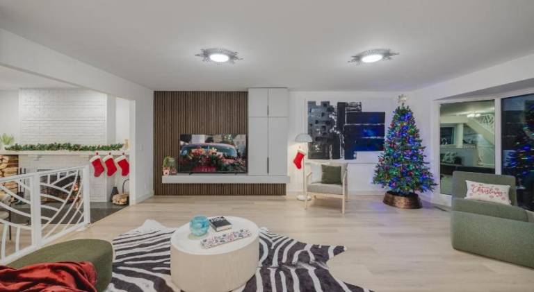 House with 1 room for 12 persons in Calgary, AB