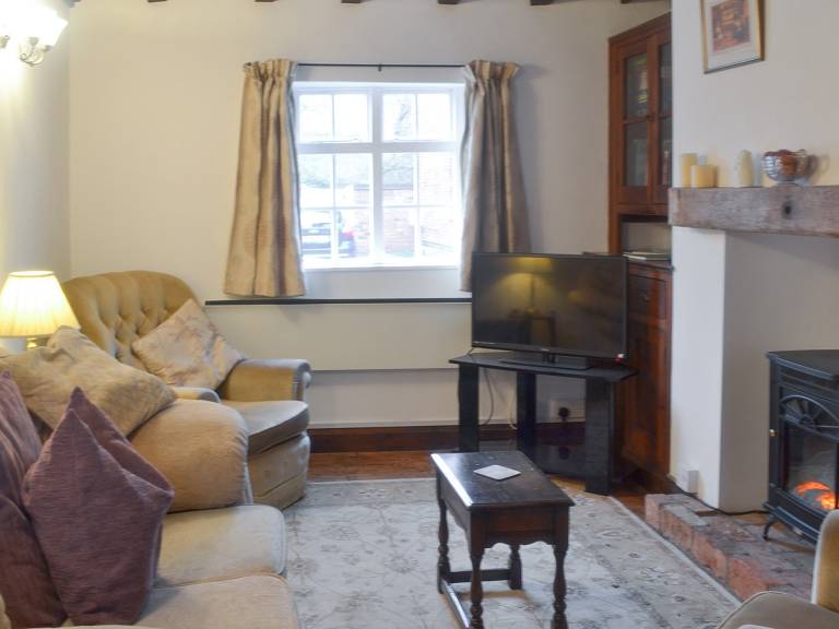 Cottage with BBQ & yard — photo 3