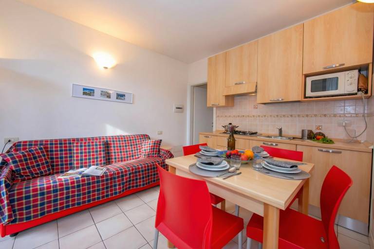Holiday apartment with yard — photo 4