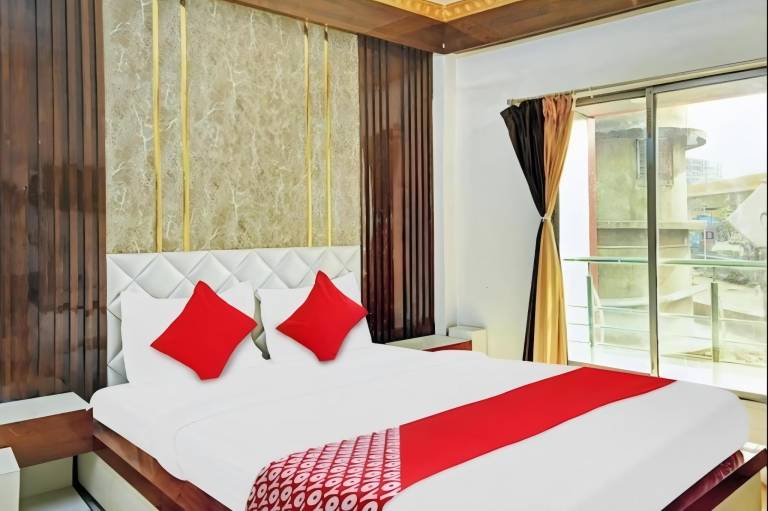 Om Shanti Guest House – Near Ruby General Hospital & Science City