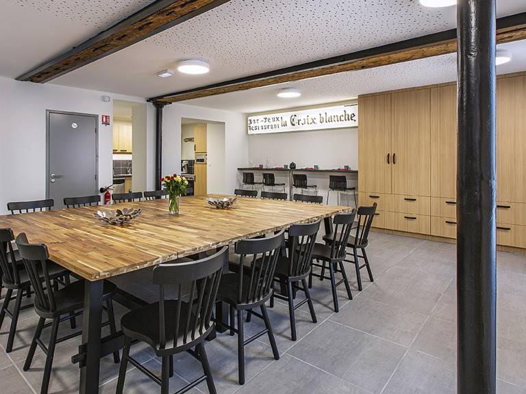 Spacious Sologne Retreat: Accessible, 5 En-Suite Bedrooms, Parking, BBQ, Pet-Friendly — photo 5