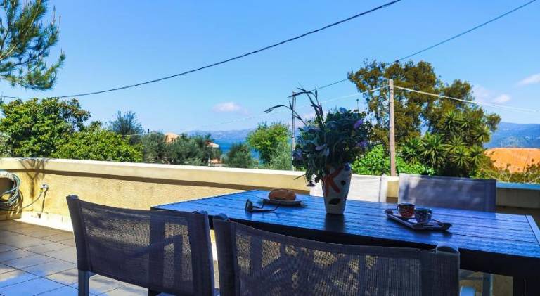 Villa with terrace & garden — photo 4