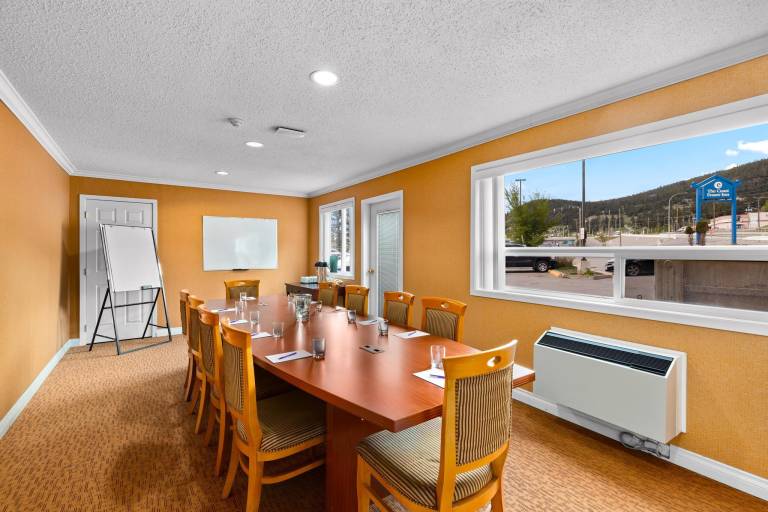 Coast Fraser Inn — photo 2