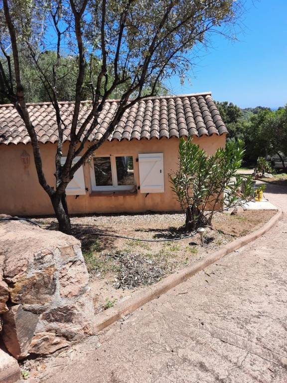 Villa with yard, grill & pool — photo 5