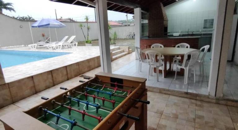 House with pool — photo 4