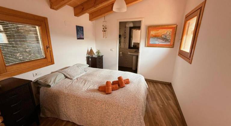 House with 2 rooms for 6 persons in Huesca