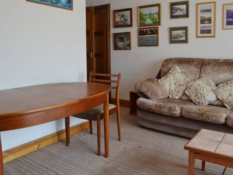 Cottage with garden — photo 3