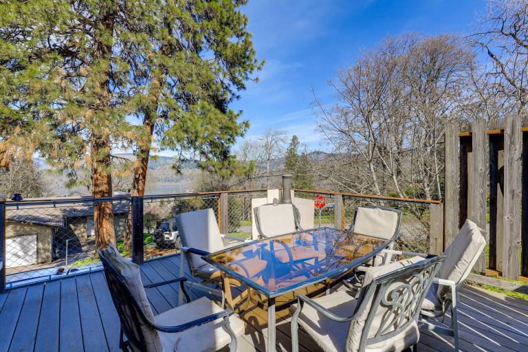 Hot Tub & Decks: Central Hood River Townhome! — photo 2