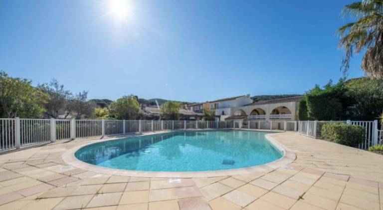 Fully equipped nice vacation home with private pool, garden & patio | Close to the beach | Suitable for remote work | Pets are welcome — photo 3