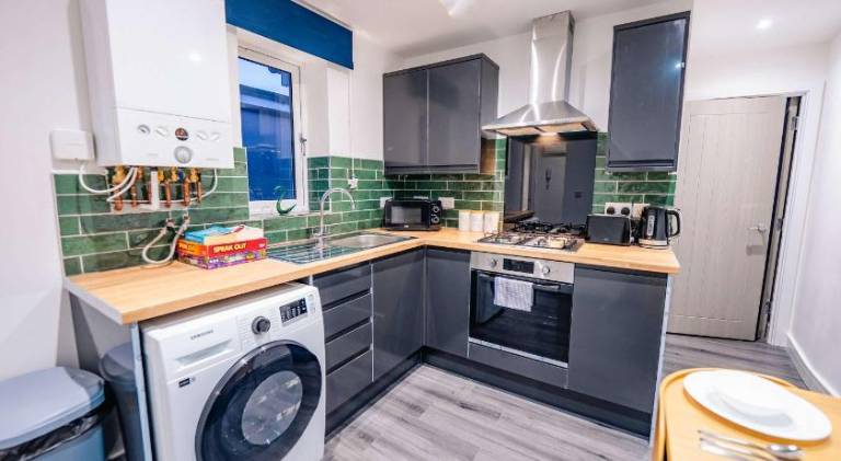 Cosy 2BR Flat Steps from Cardiff Pubs & Town — photo 4