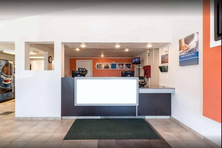 Travelodge by Wyndham Lansing — photo 2