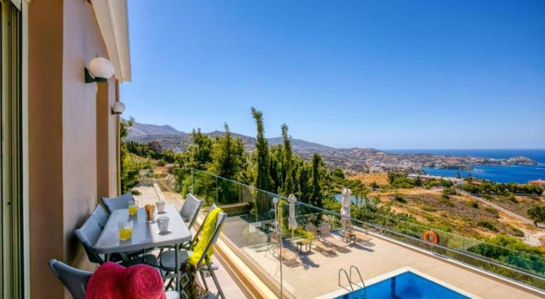Villa with yard, patio & private pool | Suitable for remote work | Pets allowed — photo 3