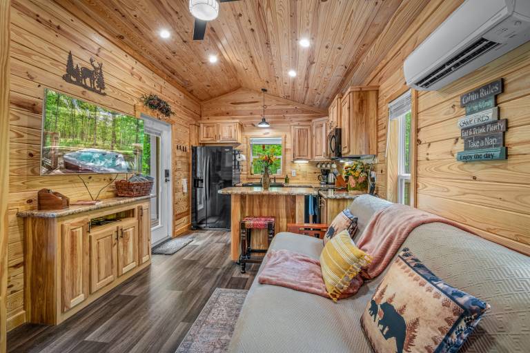Mentone Tranquility Base with Hot Tub & Outdoor Fireplace 3 Acres Fast WiFi — photo 4
