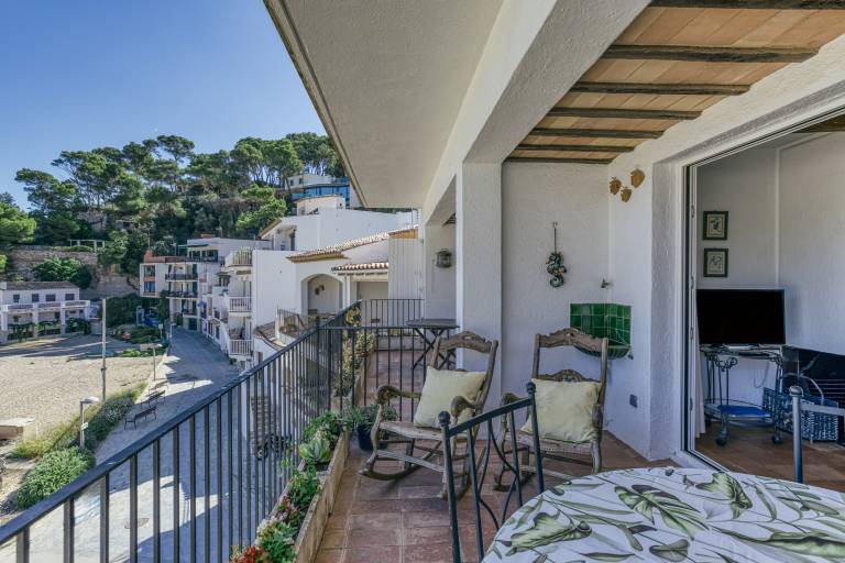 Fully equipped apartment with patio, yard & fast internet | Beach view | Next to the beach | Dogs allowed — photo 3