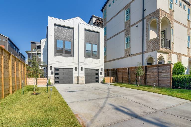 Walkable E Downtown Houston Townhome: Pet-Friendly — photo 4