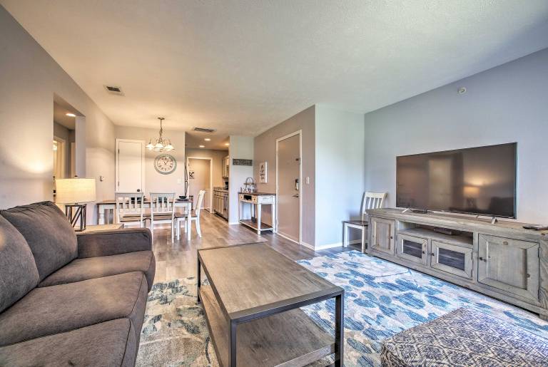 Cozy Condo w/ Pool Access in the Heart of Branson! in Branson, MO