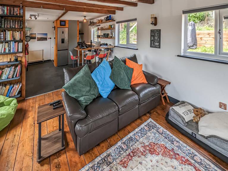 Family-friendly cottage with yard & grill | River view | Pet-friendly — photo 4