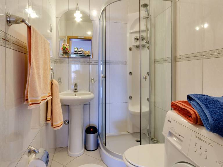 Fully equipped rental apartment with grill & patio | Sea view | Pets allowed — photo 4