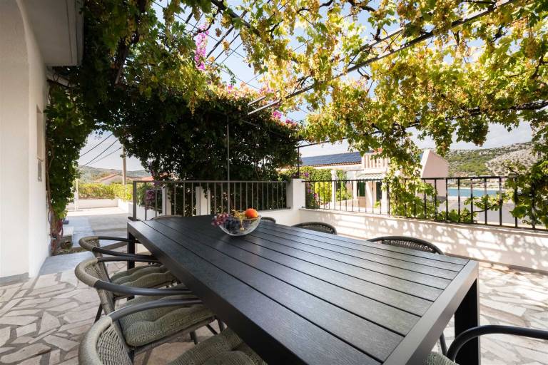 Family-oriented pleasant rental apartment with patio | Close to the beach | Pet-friendly — photo 3