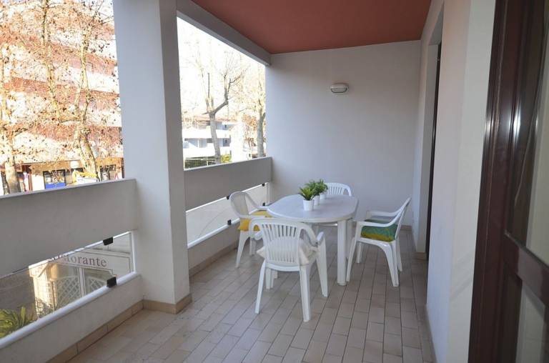 Holiday apartment with patio & pool — photo 2