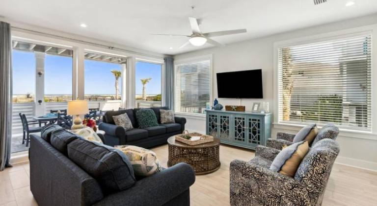 Ocean Lookout 1 - Heated Pool, Beachfront Deck, Stunning Ocean Views — photo 2