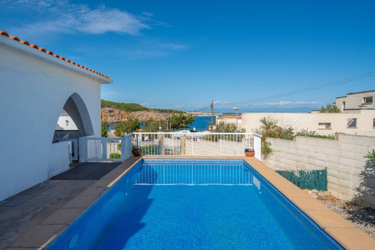 Villa with private pool, BBQ & terrace — photo 3