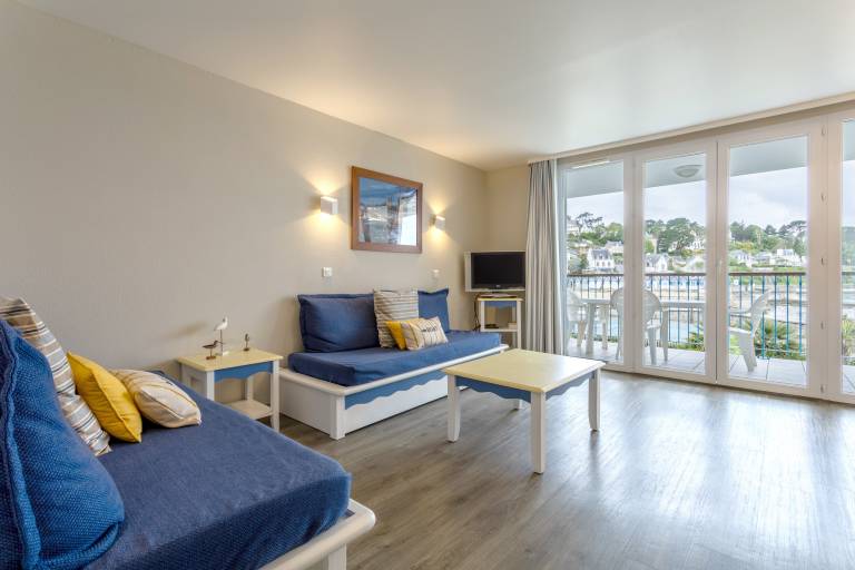Apartment 'Sea View on the Beach' with Sea View, Shared Pool and Wi-Fi in Douarnenez
